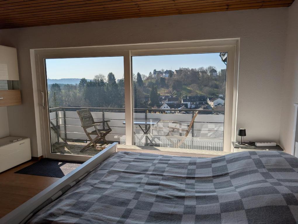 a bedroom with a bed and a view of a balcony at Helles, sonniges, ruhiges Apartment in Wuppertal