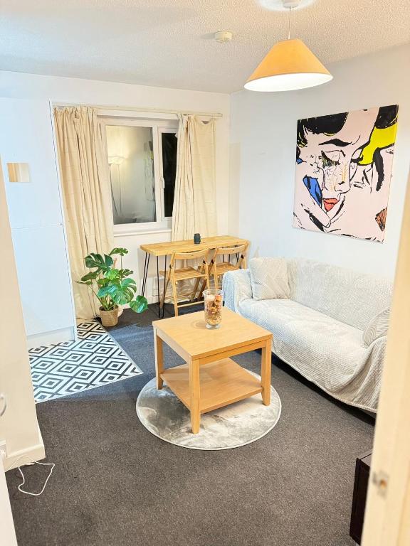 Home in Cheltenham - Housity