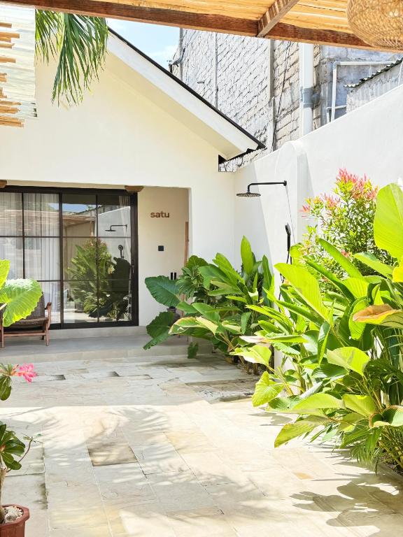 Kebun di luar Koa Coco Casa