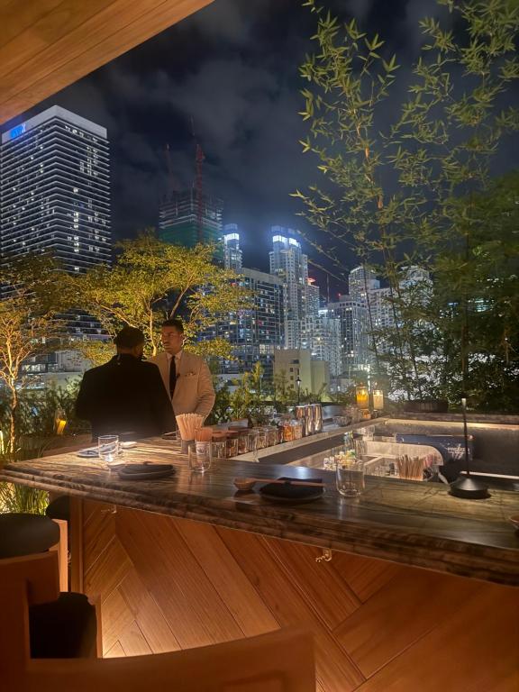 Miami Luxe Sky 27, Walk to FIFA Fest, Waterfront Balcony, Stunning Water & City Lights View, Resort Pool,Gym,Spa Restaurants photo