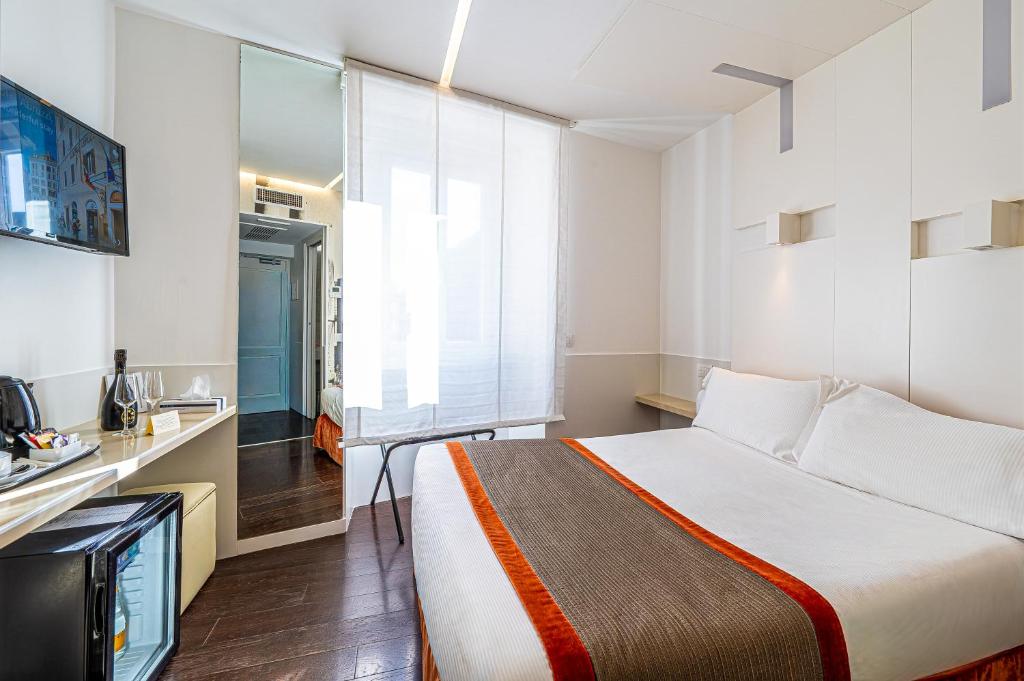Albergo Abruzzi - Romantic Room With French Bed And Pantheon View