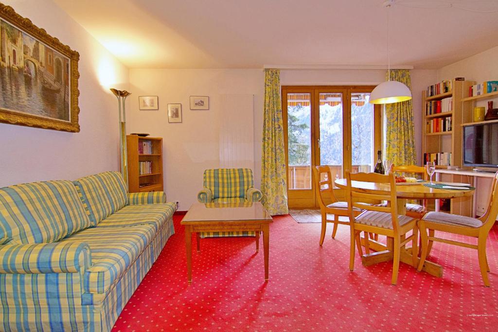 a living room with a couch and a table at Chalet Miravalle 1 in Wengen