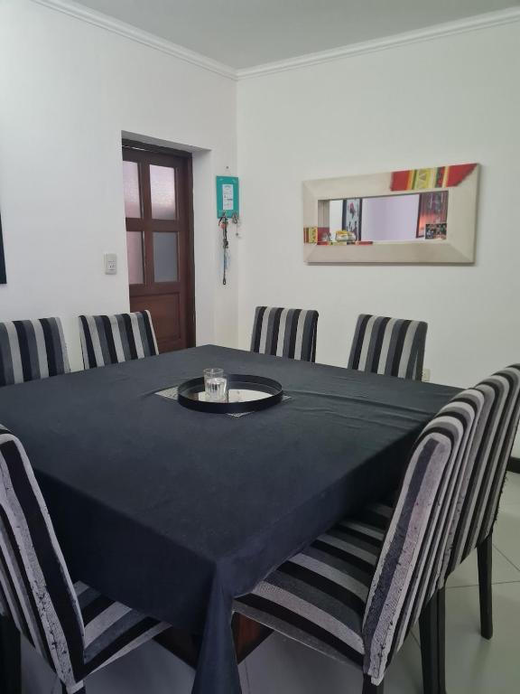 Casa con cochera y patio