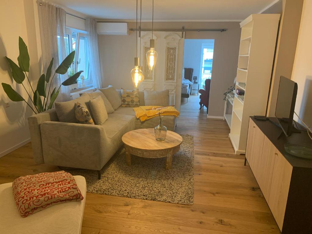 a living room with a couch and a table at Carpe diem in Speyer