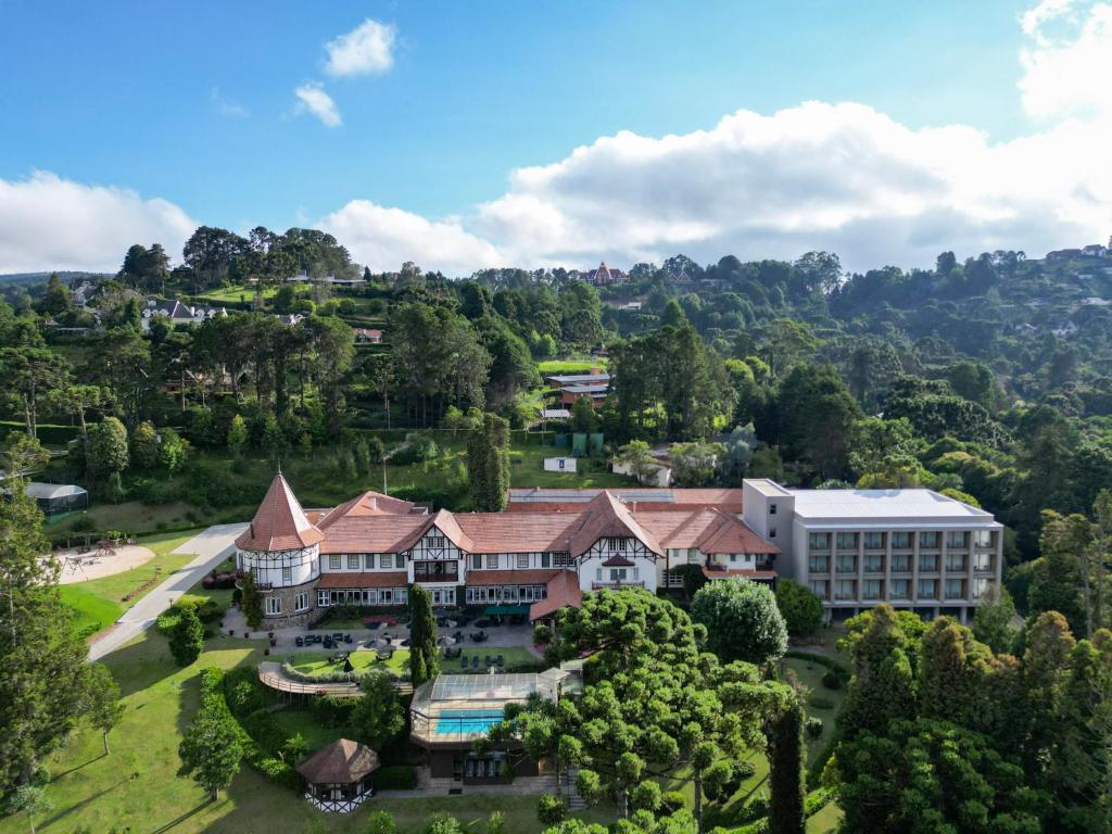 an aerial view of a resort with a building at Hotel Vila Inglesa in Campos do Jordão