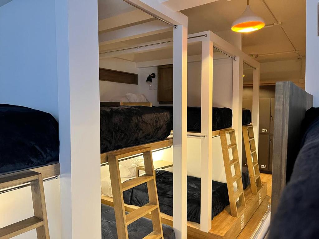 Hotel & hostal Morada - Single Bed In Male Dormitory Room