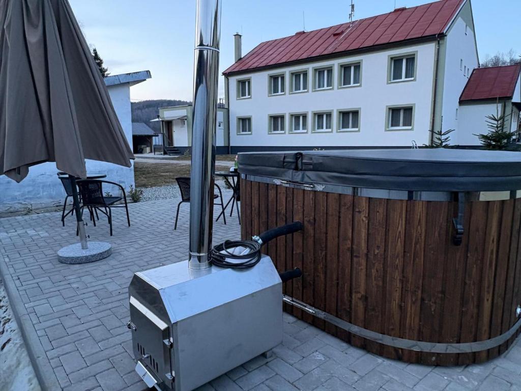 a hot tub and a grill in a backyard at Jedlinka in Palota