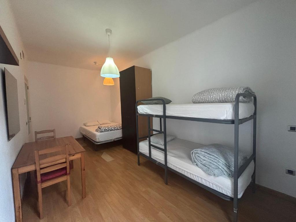 Tarragona Hostel - Comfort Quadruple Room