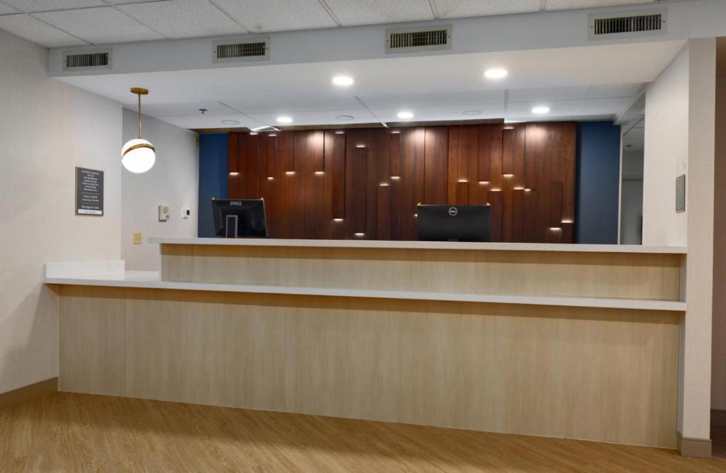 Comfort Suites Springfield-Eugene photo