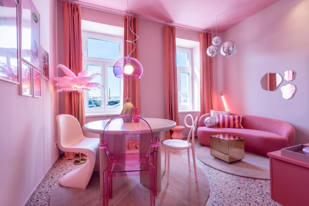 josef's home l Pink Paradise Apartment