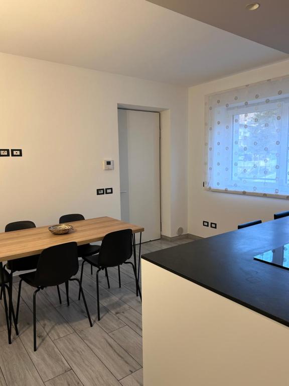 a dining room with a table and chairs at Casa Edoardo in Cavedine