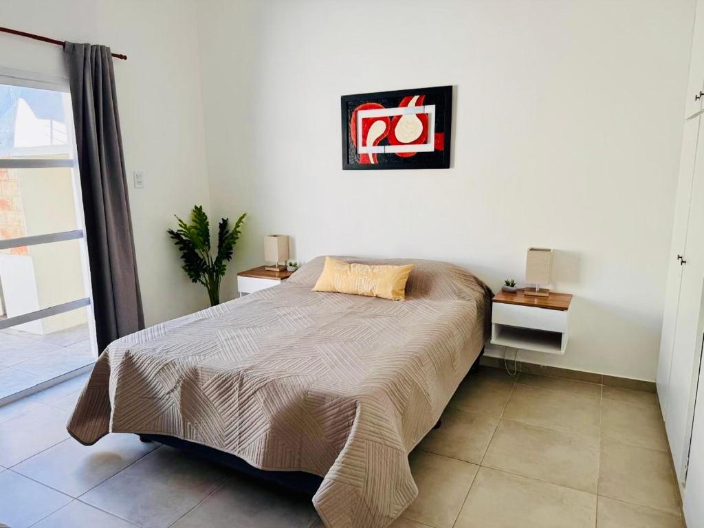 a bedroom with a large bed and a window at Pausa Bragado in Bragado