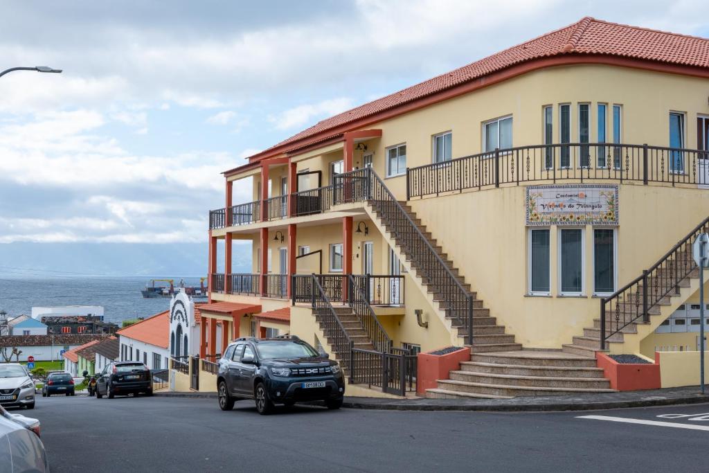 a building with stairs on the side of a street at Apartamentos do Triângulo in Velas