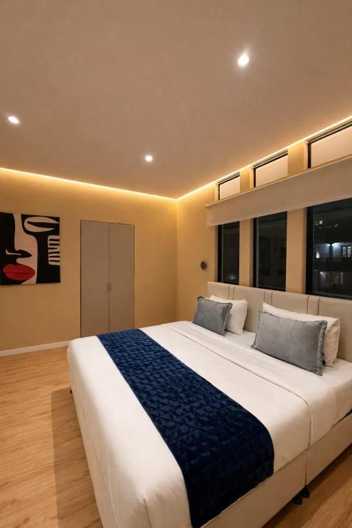 a bedroom with a large white bed with blue sheets at Suite privada en hotel Boutique in Bogotá
