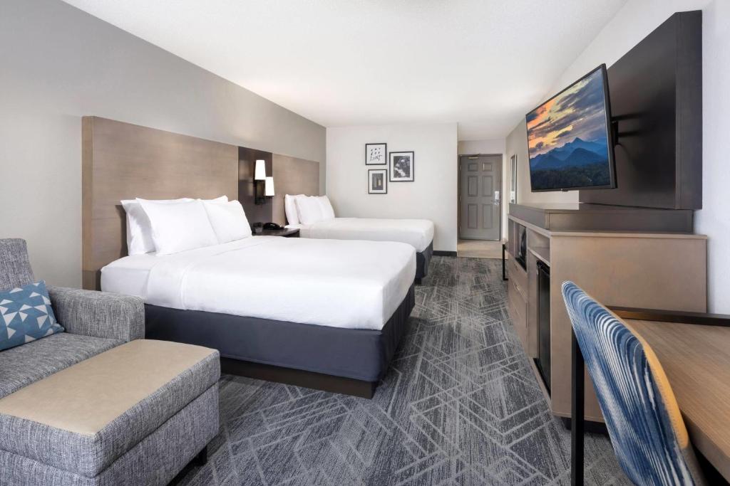La Quinta Inn & Suites by Wyndham Downtown Asheville photo