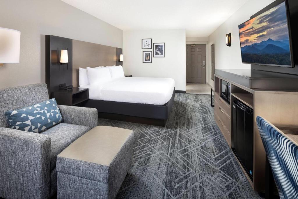 La Quinta Inn & Suites by Wyndham Downtown Asheville photo