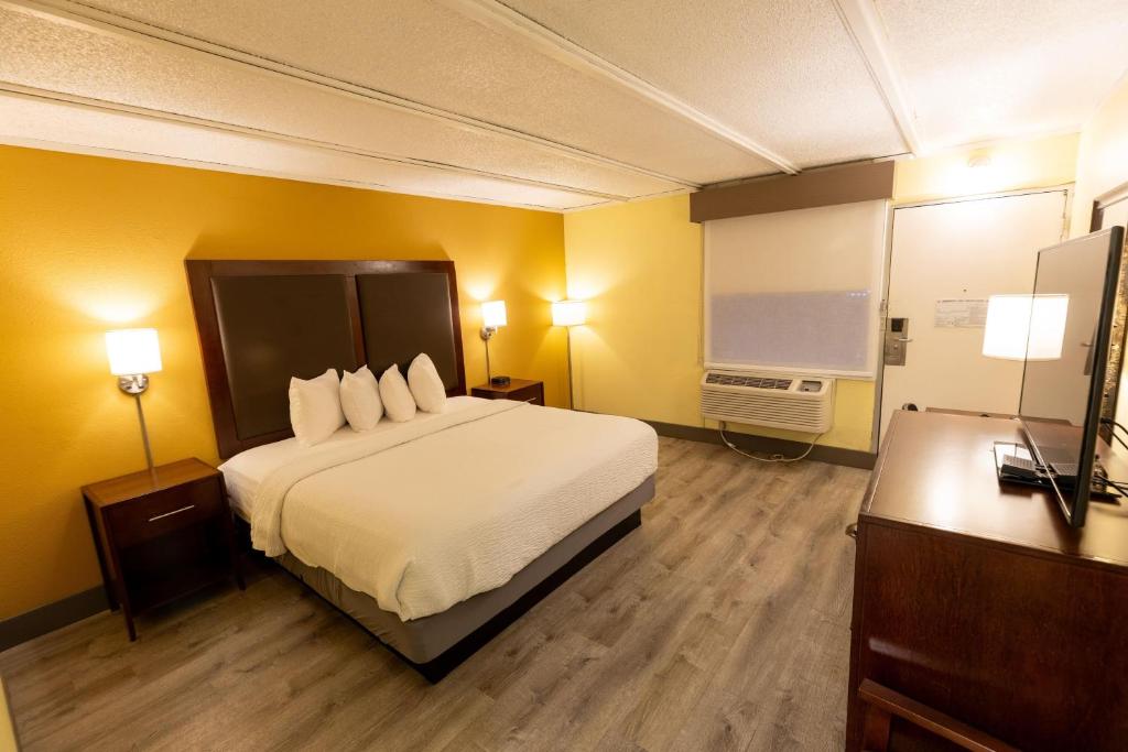 Kings House Motor Hotel, a Dazzler Select by Wyndham photo