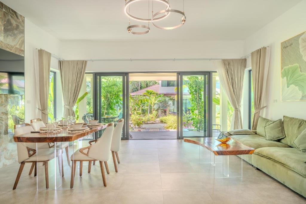 a living room with a table and a couch at Palm Rose Villa in Hinkong