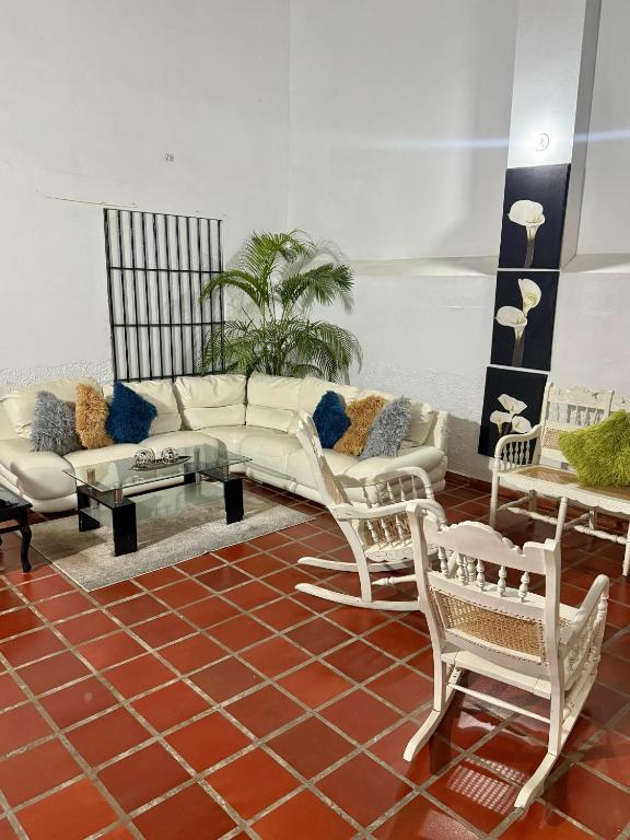 a living room with a couch and chairs at Casa Mashala in Santa Cruz de Mompox