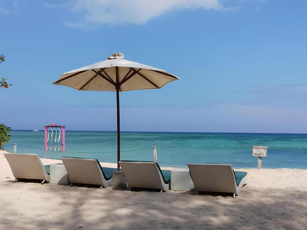 Kai's Beachfront Villa - Three-Bedroom House