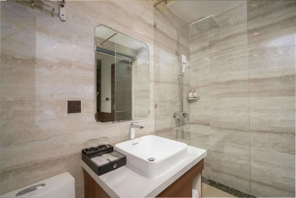 Deluxe Double Room with No View