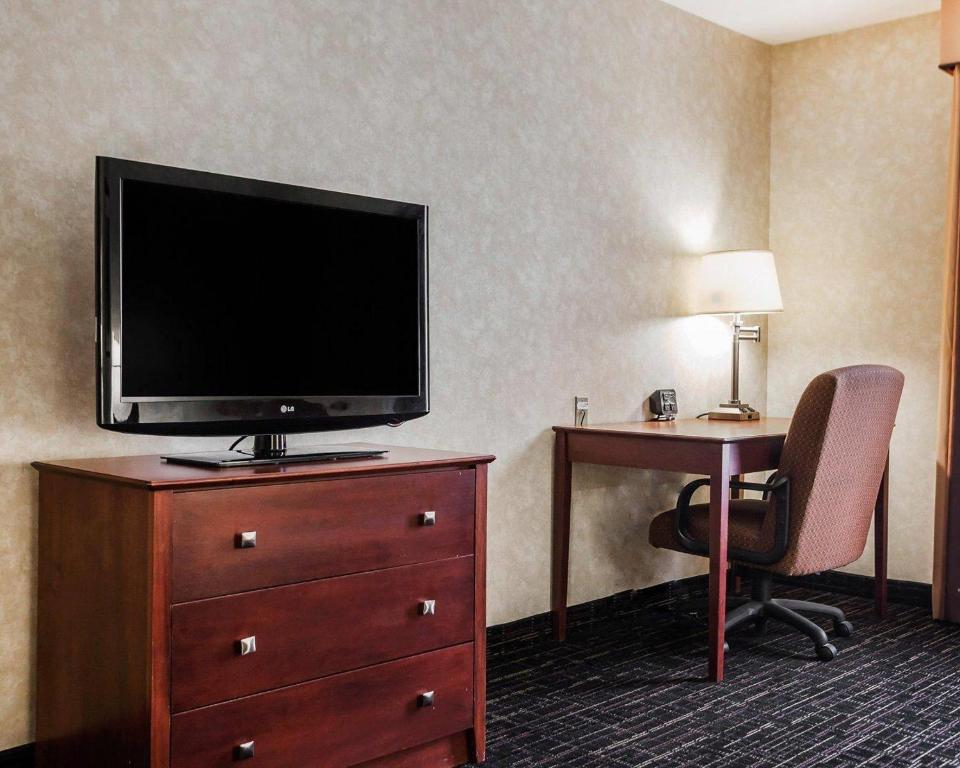 Comfort Suites Independence - Kansas City photo