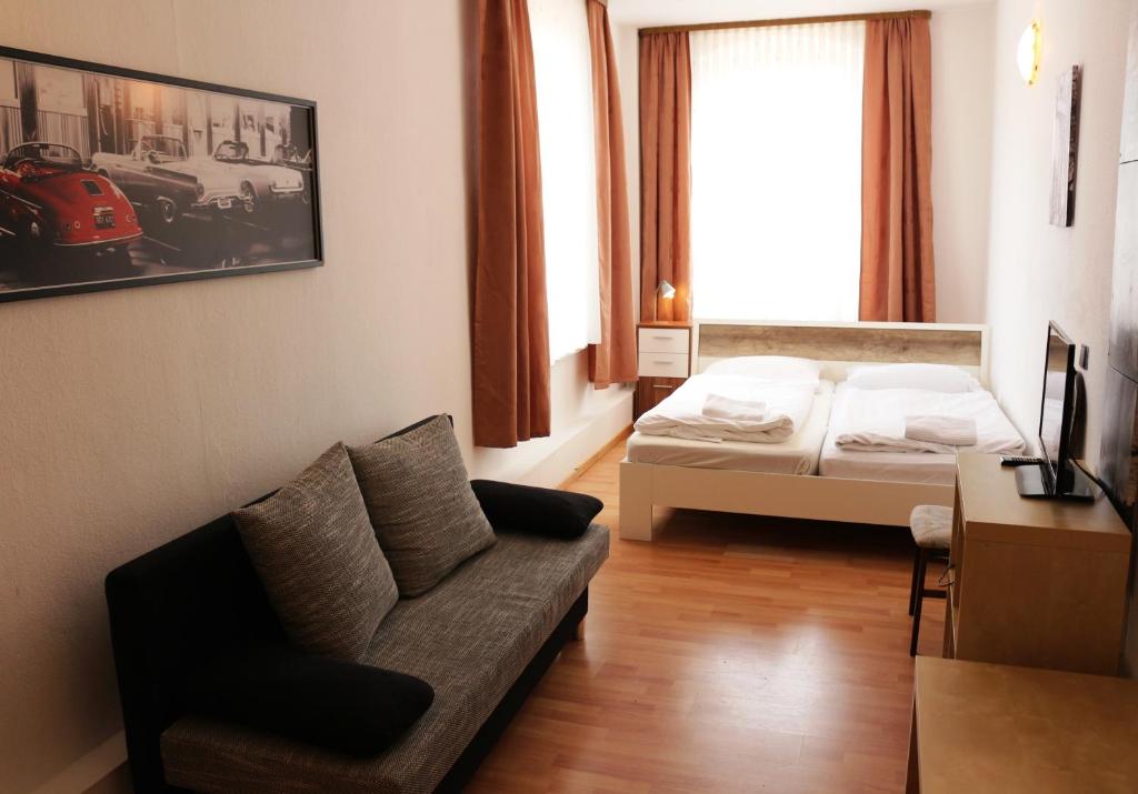 Ein Bett oder Betten in einem Zimmer der Unterkunft Landgasthof Schönecke