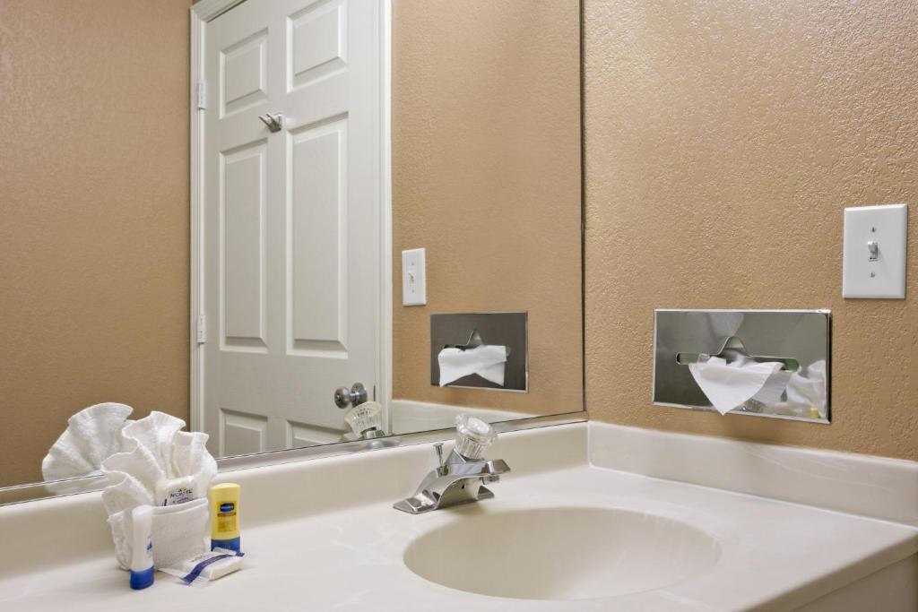 Microtel Inn & Suites By Wyndham Mineral Wells/Parkersburg - Quarto Queen - Não Fumador