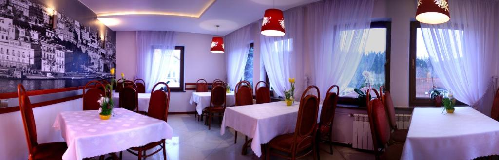 Reštaurácia alebo iné gastronomické zariadenie v ubytovaní Hawana Pensjonat & SPA