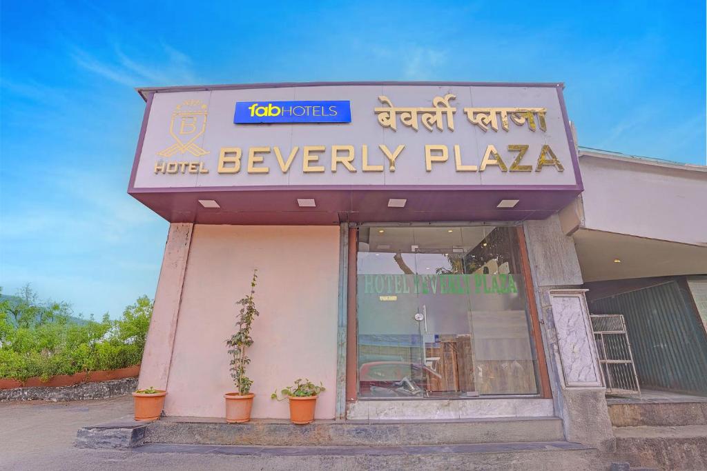 a building with a sign that reads be farewell pizza at FabHotel Beverly Plaza in Mumbai