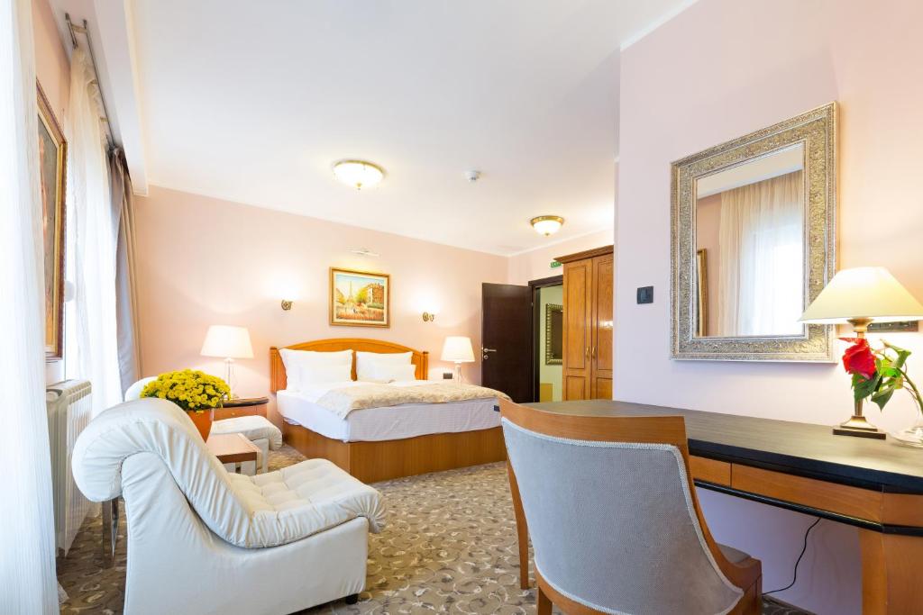 Postel nebo postele na pokoji v ubytování Hotel Sterling Garni