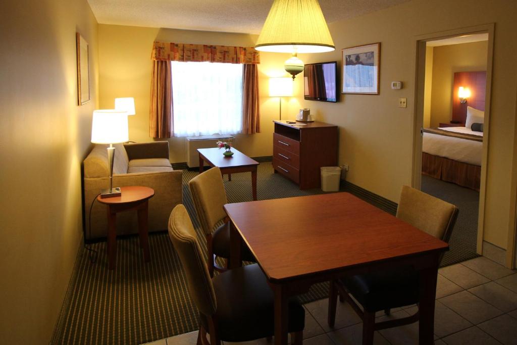 Quality Inn & Suites - King Suite With Sofa Bed