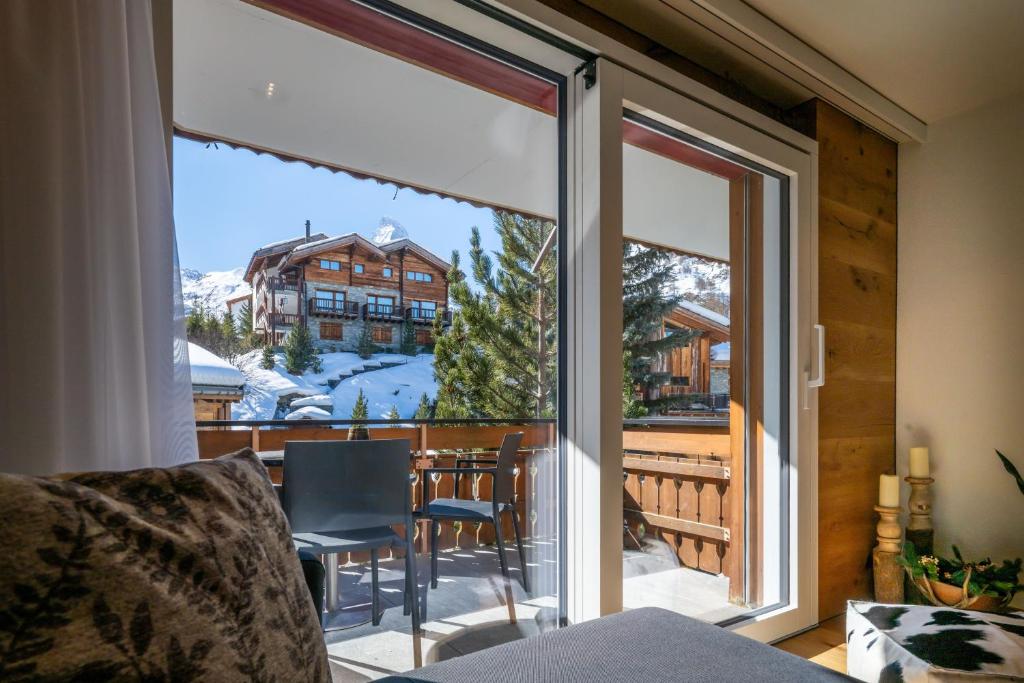 Alpine black Pearl - modern & stylish by Inspiringplaces Zermatt