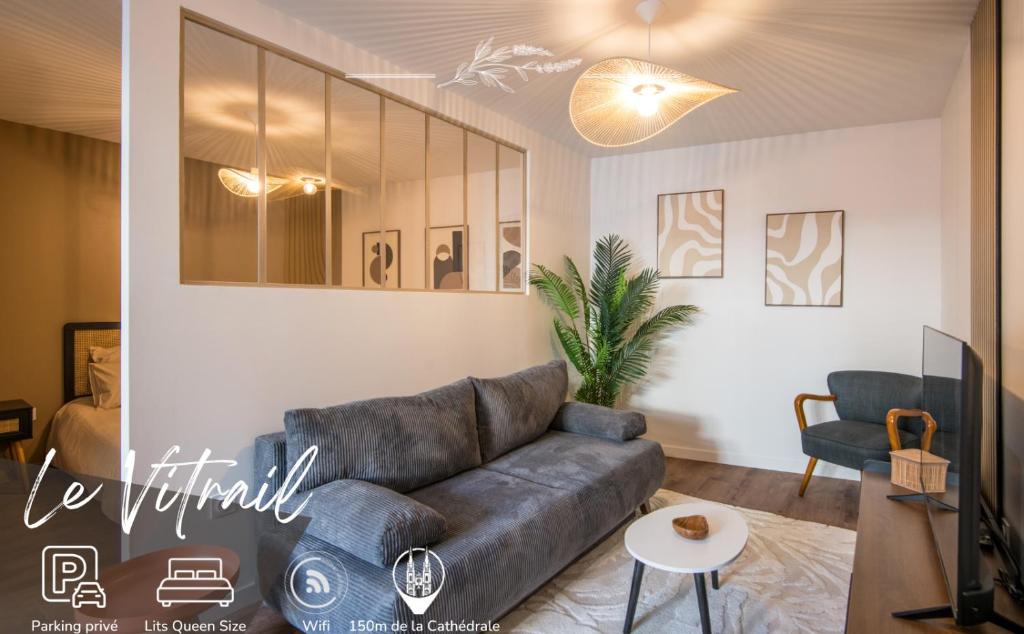 a living room with a couch and a tv at Le Vitrail - Climatisation, Parking & Wifi à 150m de la Cathédrale in Rodez
