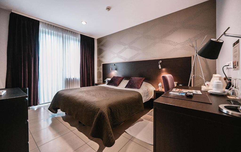 En eller flere senge i et værelse på Hotel Pax