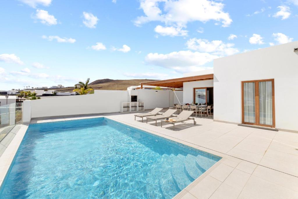 Villa Los Altos Nisa 3B by Escape Home