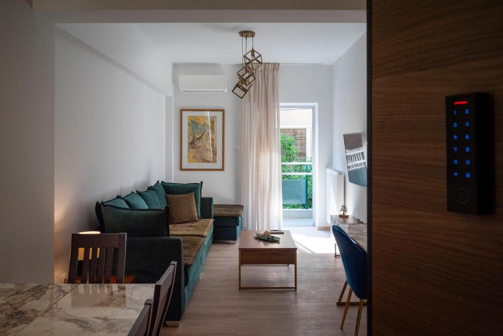 Emerald 2 BDs Apartment with Balcony in Exarcheia