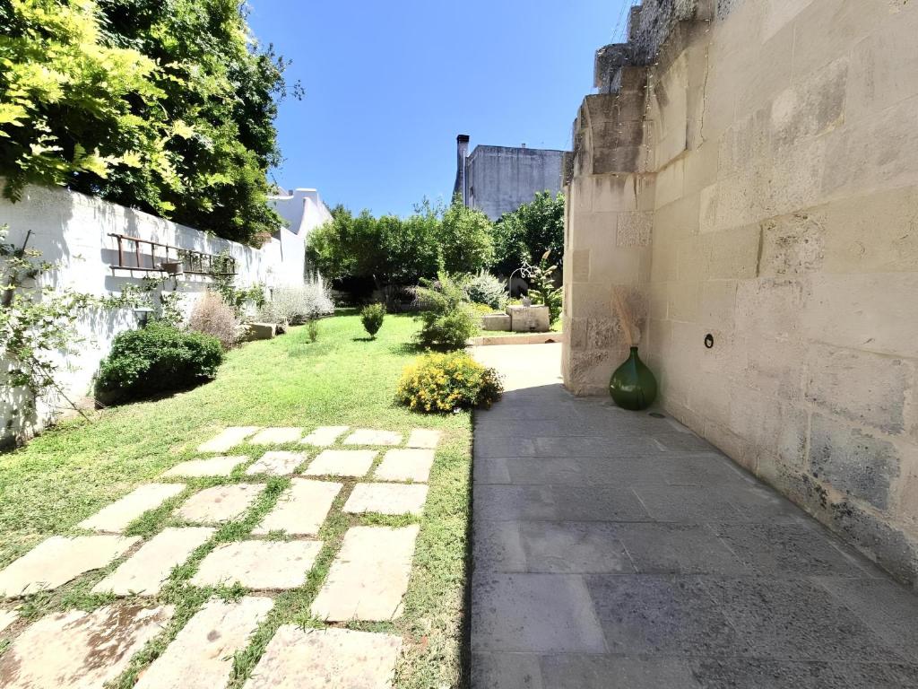 a walkway in the side of a building at Casa Frea Dimora Storica in Martano