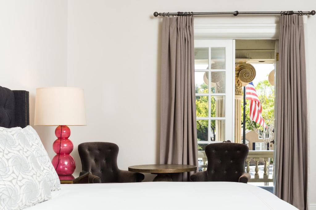 Hotel Ella - Mansion Petite Suite