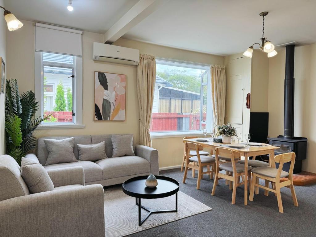 Cozy Three-bedroom Family Home, Christchurch (updated prices 2026)