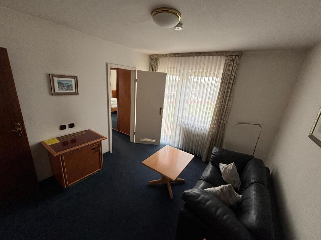 Hotel Krone Neuenburg - Double Room With Balcony