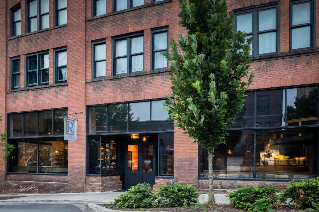 Foundry Hotel Asheville, Curio Collection By Hilton - Housity