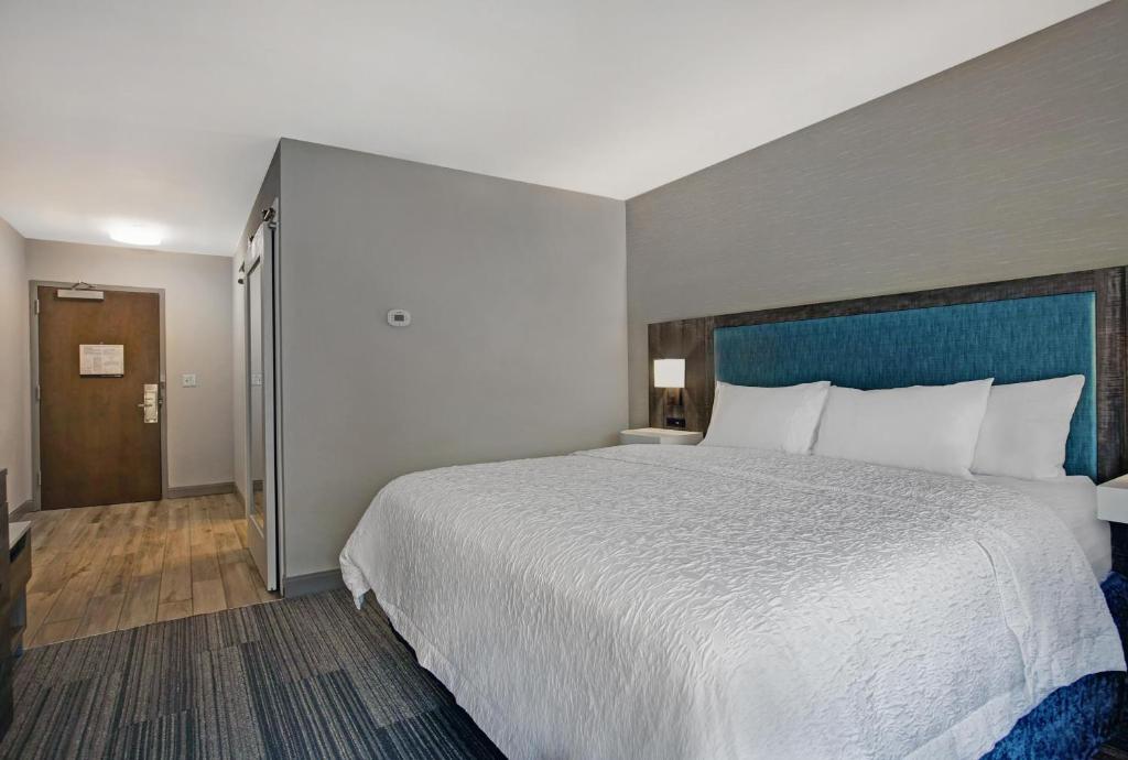 Hampton Inn Westfield photo