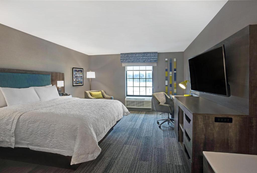 Hampton Inn Westfield photo