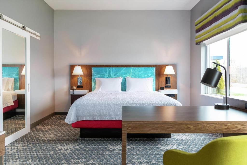 Hampton Inn & Suites Pittsburgh New Stanton PA - Housity