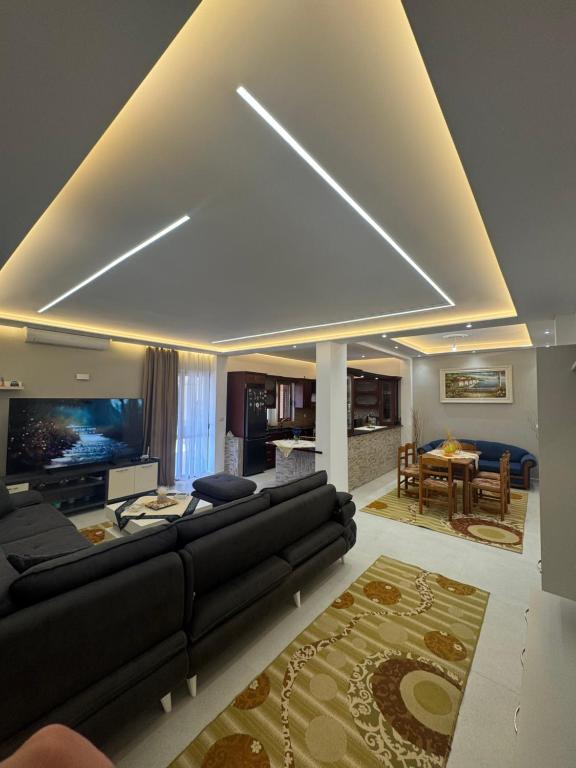 a living room with a couch and a dining room at Azure Horizon in Çukë
