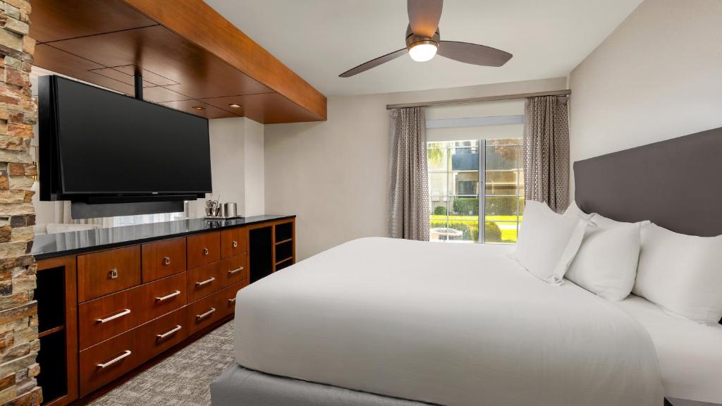 Holiday Inn Club Vacations at Desert Club Resort, an IHG Hotel - 