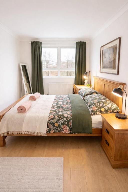 a bedroom with a bed and a window at Cosy Double Room in Shared Flat in Sutton