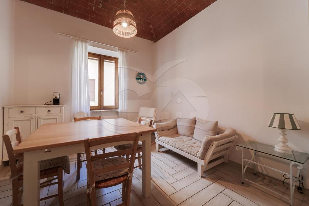 a living room with a table and a couch at Appartamento Zoe - Goelba in Marina di Campo