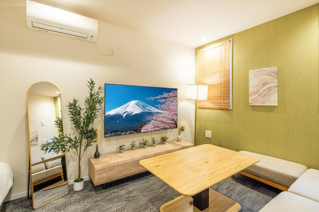 2 mins walk from JR Kameido Station, 9 mins to Akihabara, Near Skytree, Private apartment with 2 double beds for up to 4 ppl